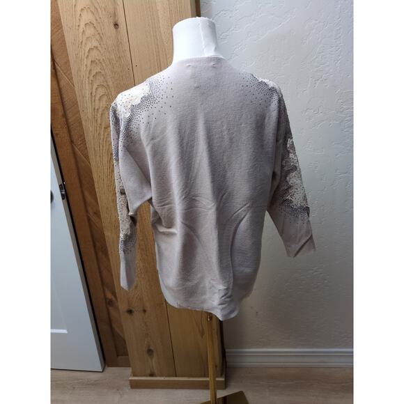 Liv Milano Women's Beige Embellished Shoulder & Sleeves Sweater Size Small S - Picture 5 of 7